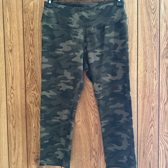 Danskin Pants - Danskin Olive Camo Active Leggings